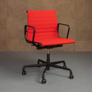 Vitra Bureaustoel EA 117 Hopsak Rood Zwart Frame